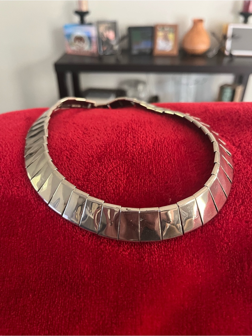 Sleek Silver-Tone Women’s Collar Necklace 🧑🏼‍🎤👩🏻‍💻 🎶